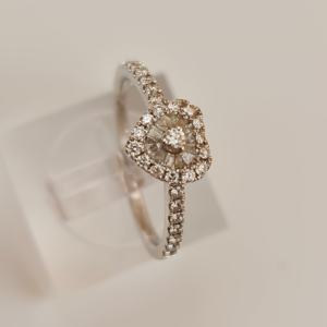 18K white Gold Ring with 0.35 carats of Diamond and 2.46 grams of gold