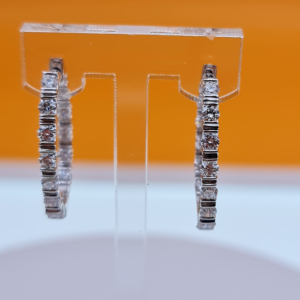18K White Gold Loop with 2.5 carats of Diamond and 7.365 grams of gold